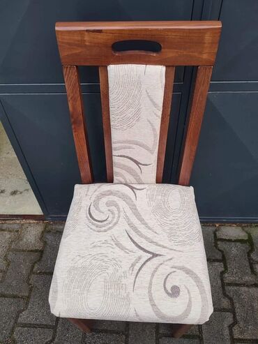 Stolice: Nove stolice iz proizvodnje

 po komadu — 20