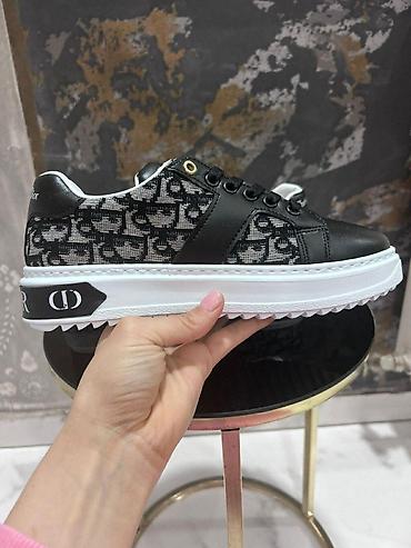 Patike: ⚜🌸🤍 𝐍𝐎𝐕𝐀 𝐊𝐎𝐋𝐄𝐊𝐂𝐈𝐉𝐀 🤍🌸⚜ 𝐁𝐫𝐨𝐣𝐞𝐯𝐢: 36 - 40 𝑪𝒆𝒏𝒂: torbice 3200 din — 8