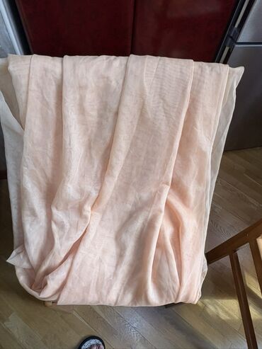 Parçalar: Müxtəlif naxışlı və rəngli pərdələr tək və cüt olanlar var — 13