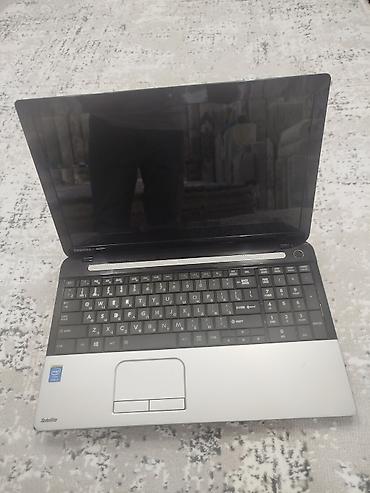 notebuk: Toshiba Satellite noutbuku - Ekran: 15.6" (parlaq panel), üst hissədə — 3