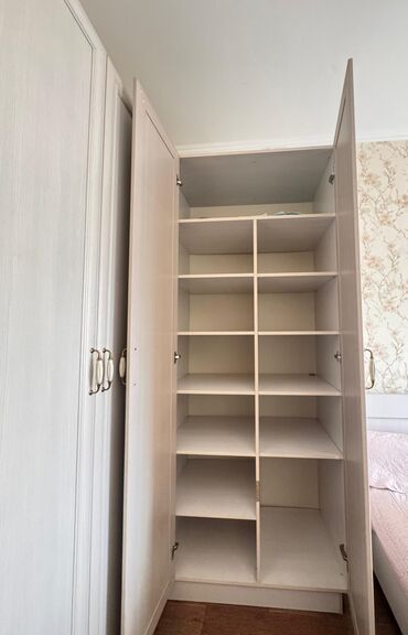 Спальные гарнитуры: ПРОДАЮ Мебель спальный гарнитур 60000 сом детский гарнитур 30000 сом — 3