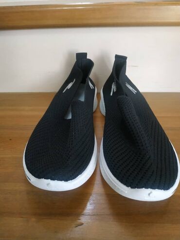 обувь 40: Женские черные мокасины с белой подошвой, отлично подойдут на теплое