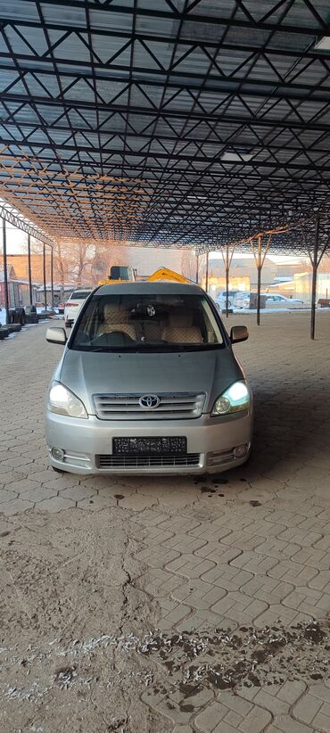 Toyota: Toyota Ipsum: 2001 г., 2.4 л, Автомат, Бензин, Минивэн