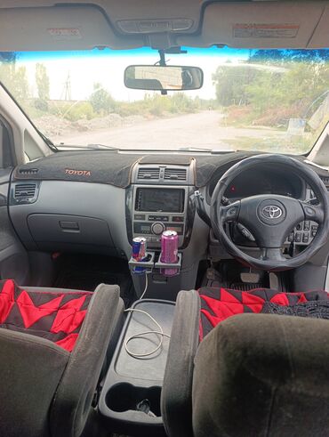 Toyota: Toyota Ipsum: 2001 г., Автомат, Минивэн