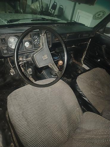 volkswagen passat 2004: VAZ (LADA) 2105: 1.6 l | 1987 il Sedan — 4