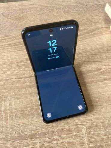 телефоны пока: Samsung Galaxy Z Flip 3 5G, Б/у, 256 ГБ, цвет - Черный, 1 SIM