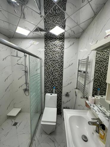 Uzunmüddətli kirayə mənzillər: 28 May metrosu yanınında mənzil kirayə verilir. Mərtəbə 15/7. Ümumi — 8