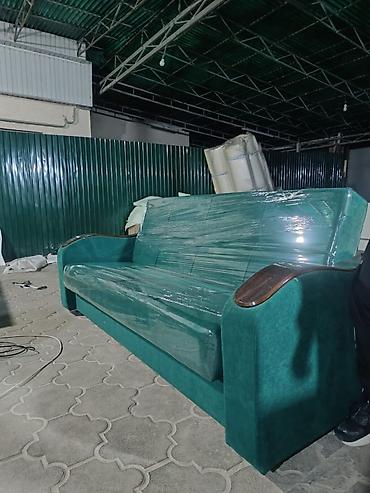 Прямые диваны: Прямые раскладные диваны с мягкими подлокотниками и декоративными — 24