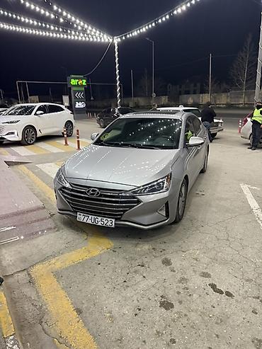 hyundai veracruz: Hyundai Elantra sedan - Korpus: gümüş rəng, aqressiv ön panjur və — 4