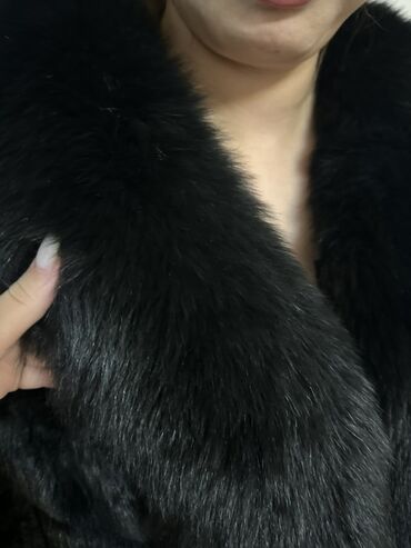 одежды для новорожденных: Женская шуба, цвет черный. - Длина до mid-thigh (выше колена), силуэт