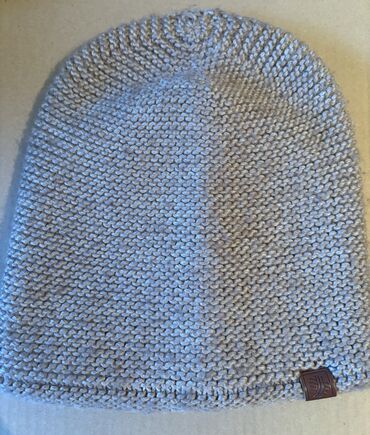 Костюмы с юбкой: Шапки стильные шерсть трикотаж Турция 200-300 сом отл сост витрина — 4