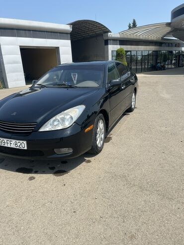 Lexus: Lexus ES 300 modeli. Klassik sedan dizaynı və dörd qapılı korpusu ilə — 5