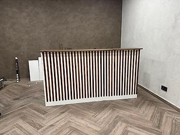 Торговое оборудование: Стойка ресепшн/администратора с ламельным фасадом - Дизайн — 3
