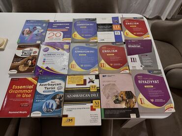 Bu kitab dəsti müxtəlif fənlər üzrə təhsil materiallarını əhatə edir