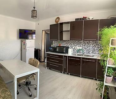 Долгосрочная аренда домов: 90 м², 2 комнаты, Ак-Ордо 1 ж/м, Только девушкам — 12