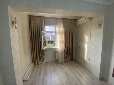 Köhnə tikili: 2 otaqlı mənzil – zövqlü dizaynla - Geniş zal: dekorativ panellər — 8