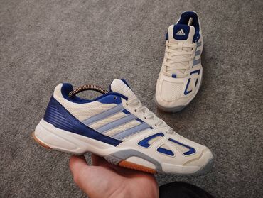 Krasofkalar və idman ayaqqabıları: Orginal Adidas ela veziyyetde.yeni kimi qalib.polsadan alinib.olcu:41