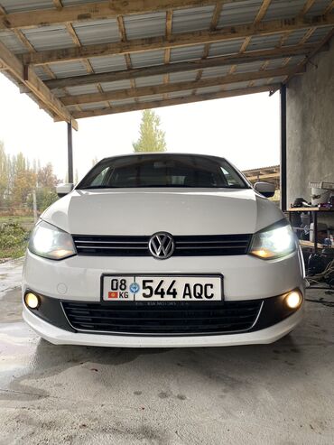 фоль: Volkswagen Polo: 2013 г., 1.6 л, Бензин, Седан