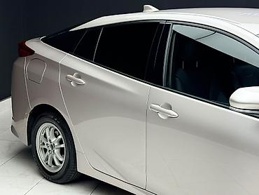 corolla 2022: Toyota Prius: 2017 г., Гибрид, Лифтбек — 3