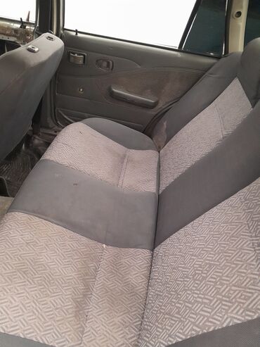 Daewoo: Daewoo Nexia sedan - Kuzov: 4 qapılı sedan, gümüşü rəng - Nömrə: AZ — 8