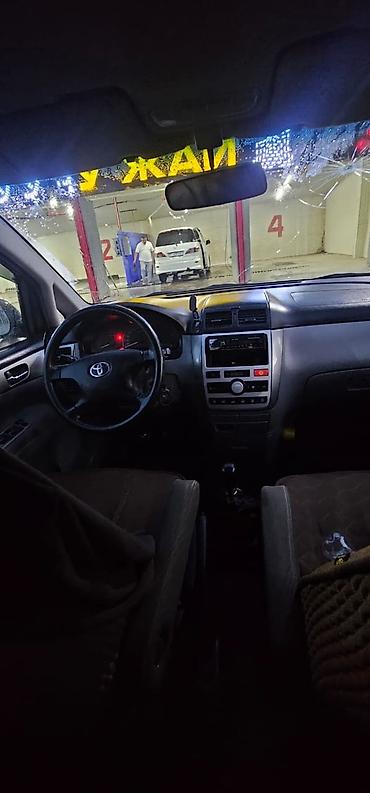 coroll: Toyota Avensis Verso: 2001 г., 2 л, Механика, Бензин, Минивэн — 6