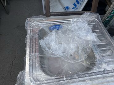 кухонный раковины: Кухонная мойка из нержавеющей стали с крылом для сушки посуды. -