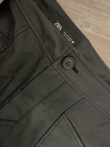 Heykəlciklər: Zara deri görünümlü, düz biçimli şalvar. S razmerdir ama Oversize — 8