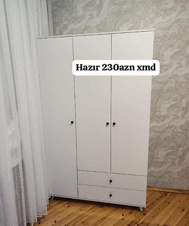 taxta rəf: Ağ rəngdə üç qapılı paltar şkafı - Minimalist dizayn, parlaq ağ rəng — 1