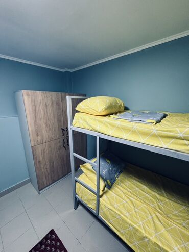 Отели и хостелы: Хостел Описание: - Комнаты на 4 человека с двухъярусными кроватями — 4