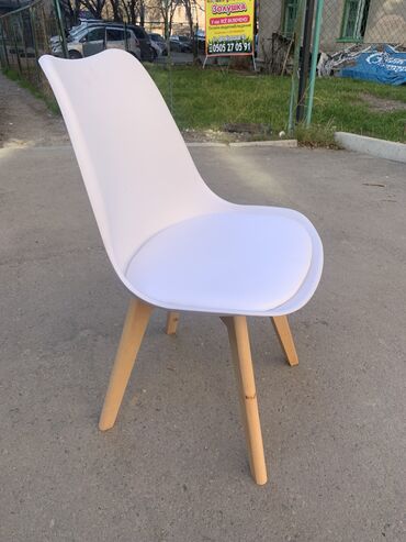 Табуретки: Стул Eames 222
Стул — 9