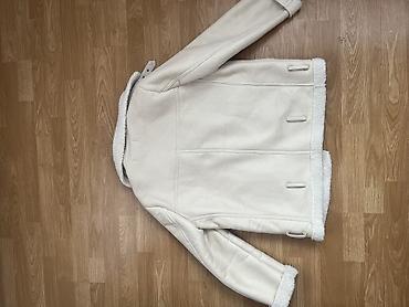 Zimske jakne: Ženska jakna od veštačkog krzna (shearling stil) u krem/beloj boji. - — 2