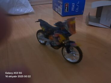 Oyuncaqlar: Ucu bir yerde 100 manat tek tek satilir — 8