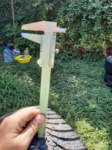 Gume i felne: 4 komada čelične felne R14, sa 2 dosta dobre polovne zimske gume. Na — 8