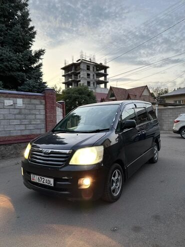 купить машину за 2000 долларов: Toyota Noah: 2002 г., 2 л, Автомат, Бензин, Вэн/Минивэн