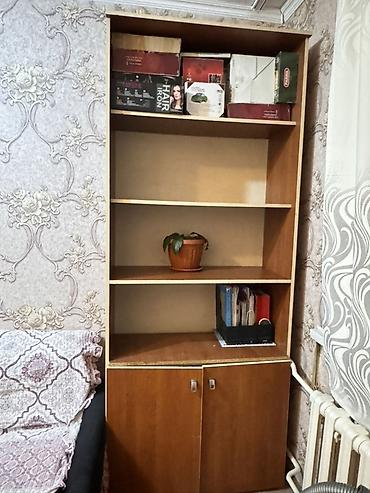 задняя полка: Диван и книжный шкаф - Диван прямой, трехместный. Обивзакрыта — 2