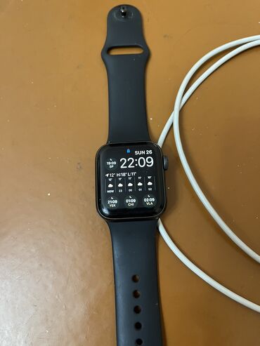 айпел воч: Apple Watch SE 40mm В хорошем состоянии. В комплекте ремешок и