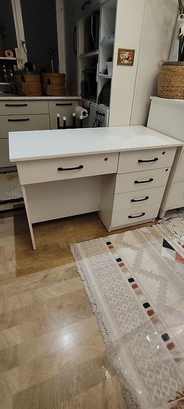 Ofis masaları: 120*60*80 почти новый,использовался мало качественный,с замками на — 2