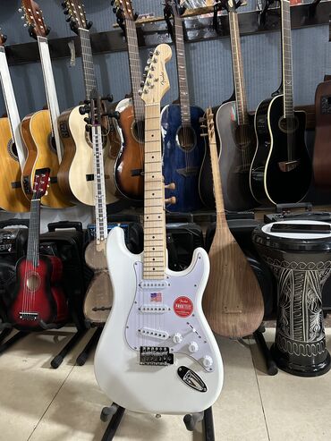 Gitaralar: Elektron gitara, Fender, 6 sim, Yeni