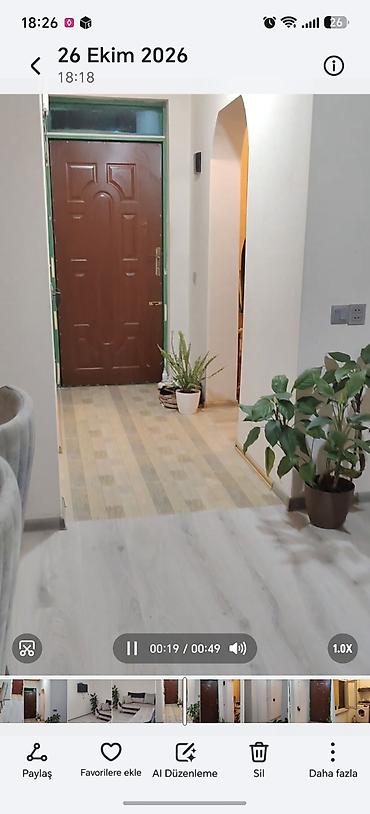 berdede ev satilir: Binə Savxoz pekarnı yolunda ev satılır. 1 sotun içində 45 kv. 2 otaq — 1