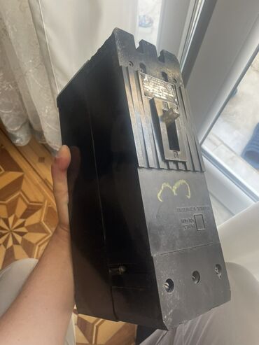 3 faza sayğac: 3 faza, Elektrik avtomat