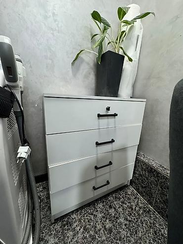 Комоды для одежды: Комод с 4 выдвижными ящиками
Продам — 1