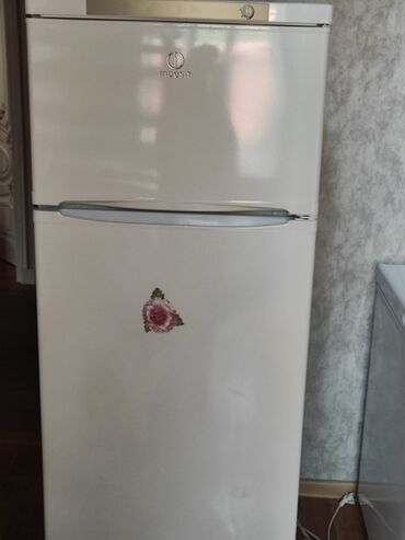 i̇şlənmiş soyducu: Б/у Двухкамерный Indesit Холодильник Скупка, цвет - Белый