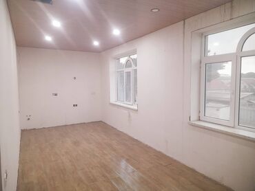 Həyət evləri və villaların satışı: 300 kv ev ikidasli tikili. Qaz su isiq daimi. Avtobus dayanacaginin — 25