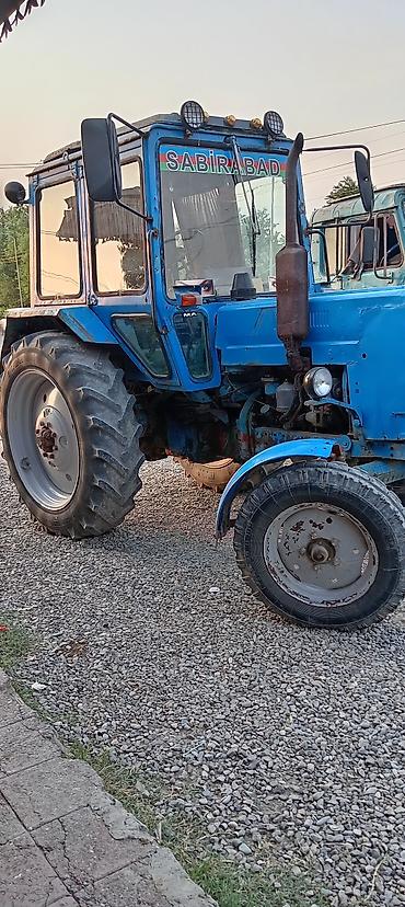 mtz turbo: Belarus MTZ seriyalı mavi traktor - Kabinli, geniş görünüşlü güzgülər — 2