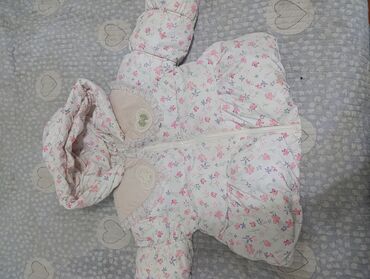 прогулочные коляски для детей инвалидов: Детский утеплённый комбинезон-конверт с капюшоном. Описание: -