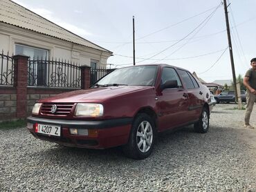 кызыл кыяда: Volkswagen Vento: 1994 г., 1.8 л, Механика, Бензин, Седан