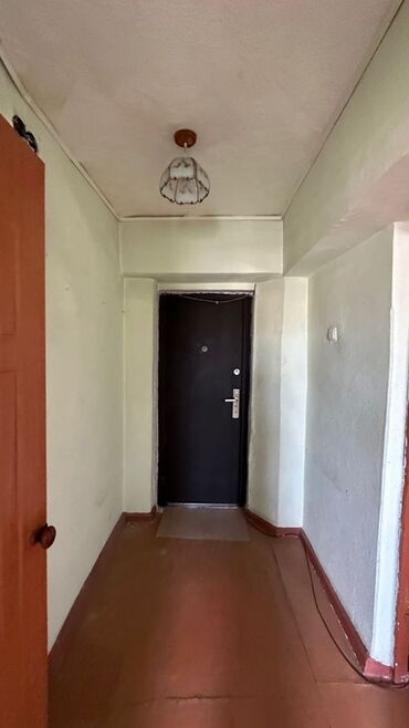 продаю квартиру в аламедине 1: 1 комната, 30 м², 104 серия, 2 этаж, Старый ремонт