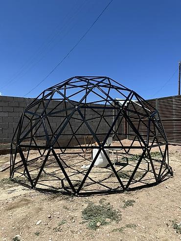 сейф с электронным замком: Геокуполы из поликарбоната Urban Nomad Geodomes Современные — 3