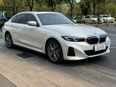 беха машина: Белый седан BMW 3 серии с глянцевой черной решеткой радиатора и