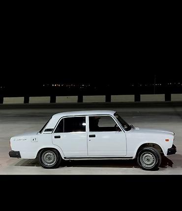 ford sedan: VAZ 2107, ağ rəng, 4 qapılı sedan. İll 2005 Texniki xüsusiyyətlər və — 2
